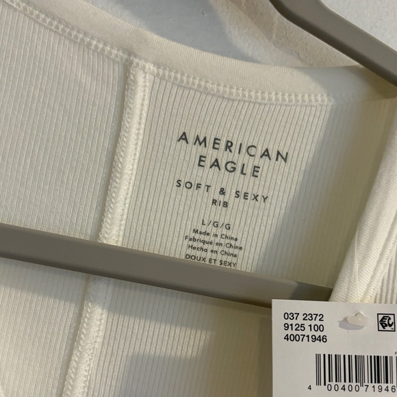 Amercian Eagle Women's Cream Short Sleeve Crewneck Top size large - Picture 3 of 5